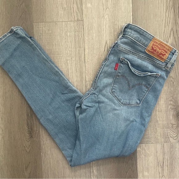 Levi Distressed Skinny Jeans - Picture 8 of 8